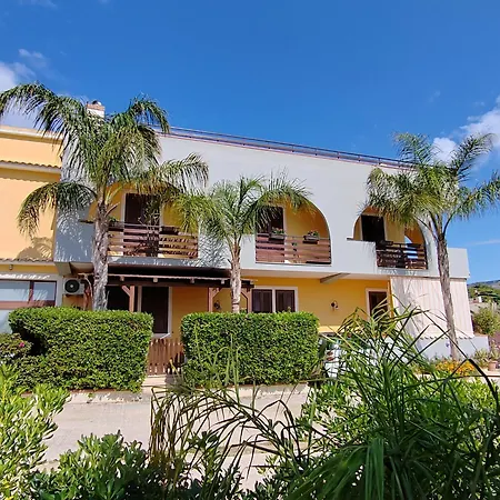 Apartamento Xenia Garden 2 *